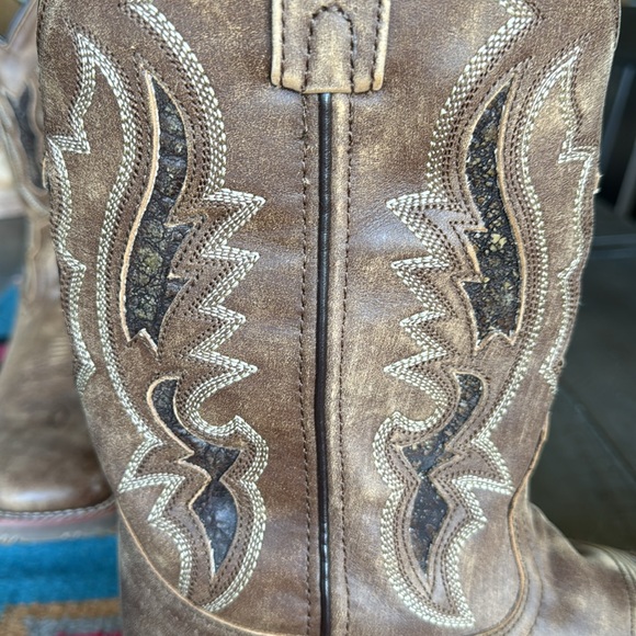 LAREDO MEN'S DISTRESSED LEATHER WESTERN BOOTS - BROAD SQUARE TOE - Picture 11 of 14